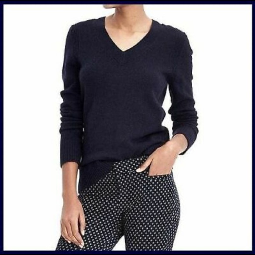 Banana Republic filpucci button back sweater